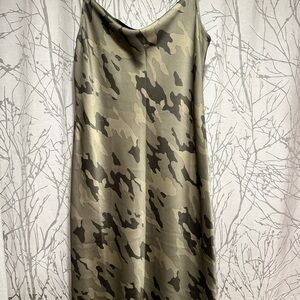 Banana Republic Cowl Neck Unlined Camouflage Dress size L (14-16)